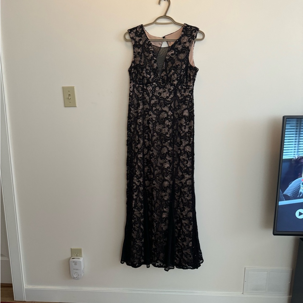Elegant Black Lace Evening Gown
